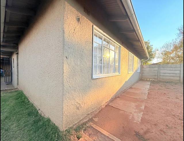 3 BEDROOM HOUSE FOR SALE IN VANDERBIJLPARK CW 2